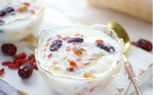 兩步就能做出一道甜品，桃膠牛奶燉雪燕皂角米，簡單好操作